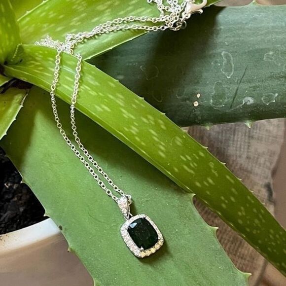 The Emerald Stunner Pendant Necklace in 925 silver - Picture 5 of 7